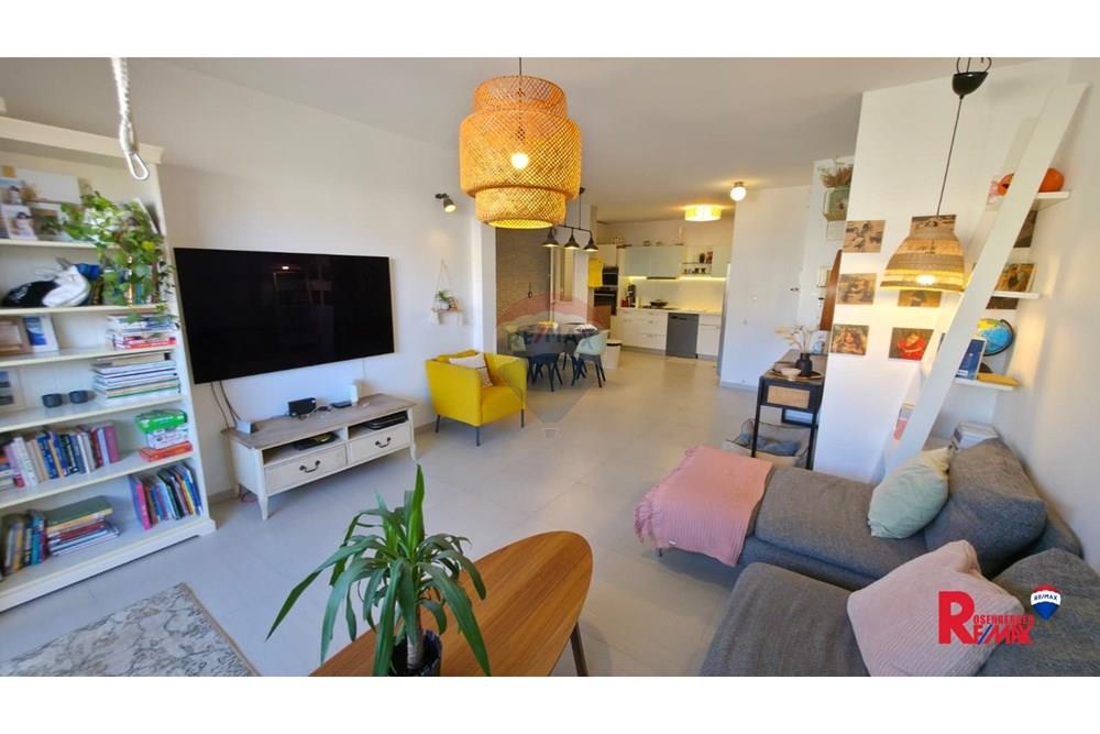 Apartment for Sale in Rishon LeZion - Image 1
