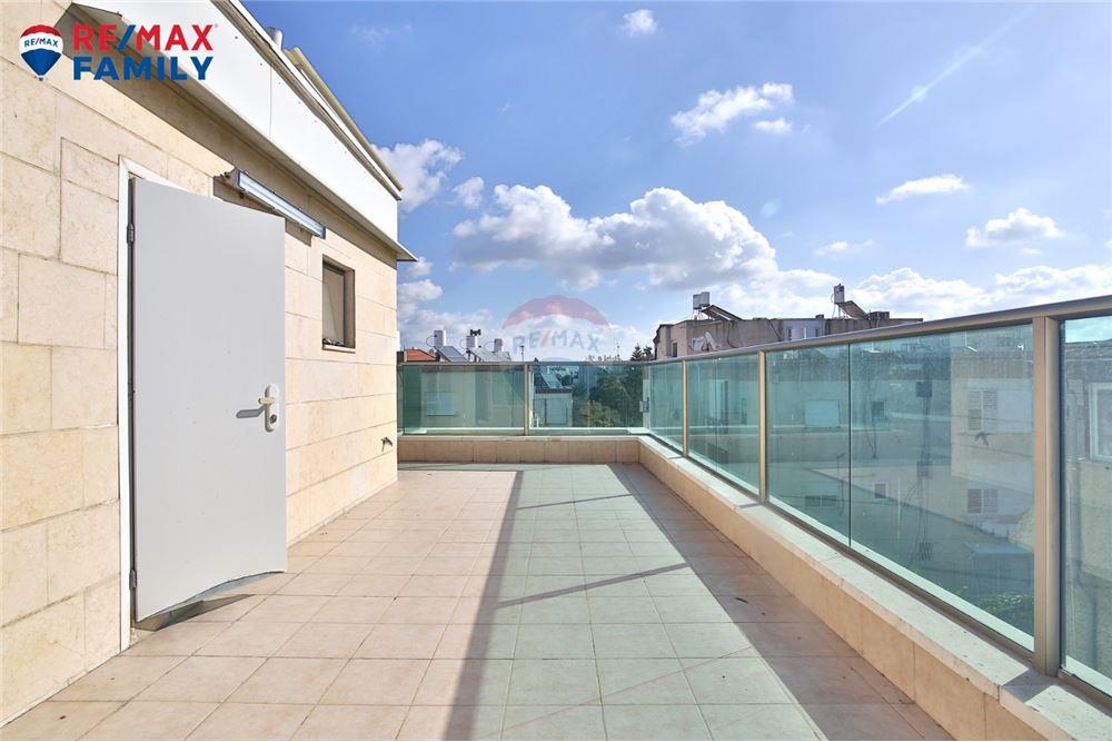 Apartment for Sale in קרית מוצקין - Image 4
