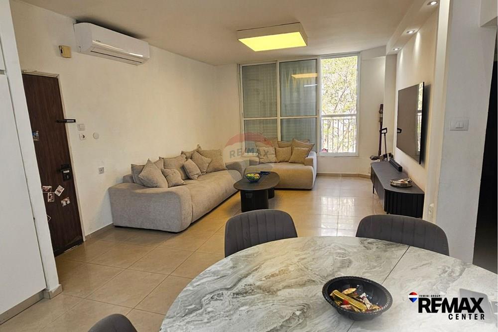 Apartment for Sale in Holon - Image 2