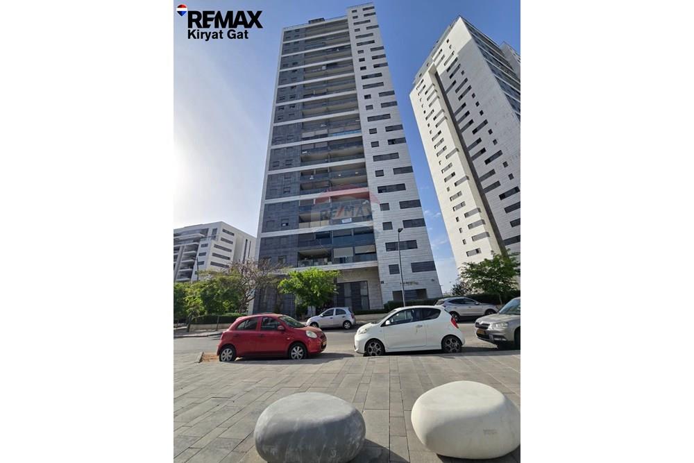 Apartment for Sale in קרית גת - Image 1