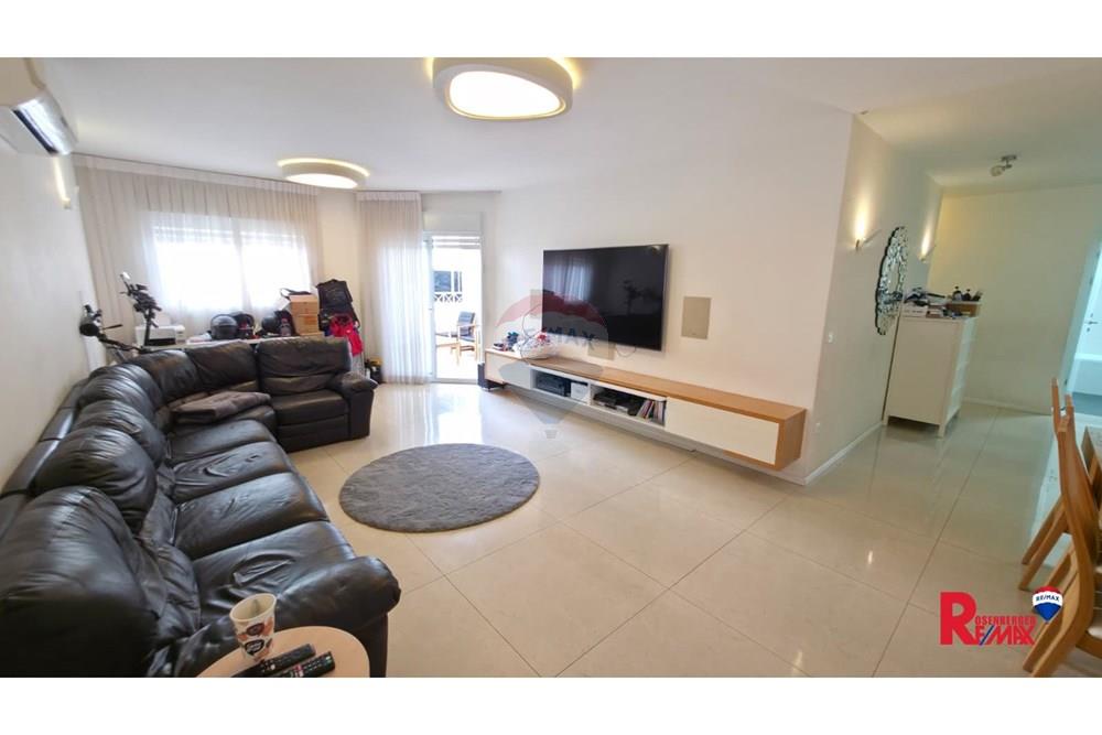 Apartment for Sale in Rishon LeZion - Image 1