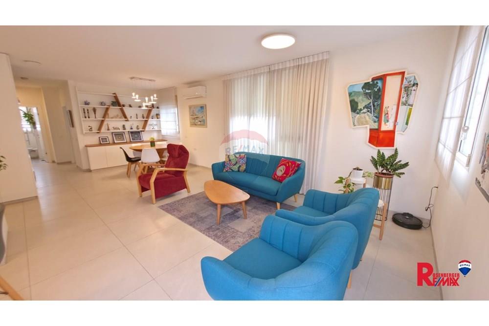 Apartment for Sale in Holon - Image 2