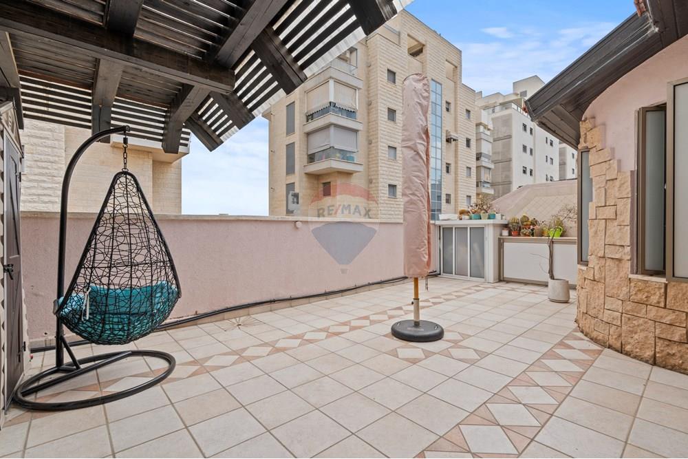 Apartment for Sale in Rishon LeZion - Image 2