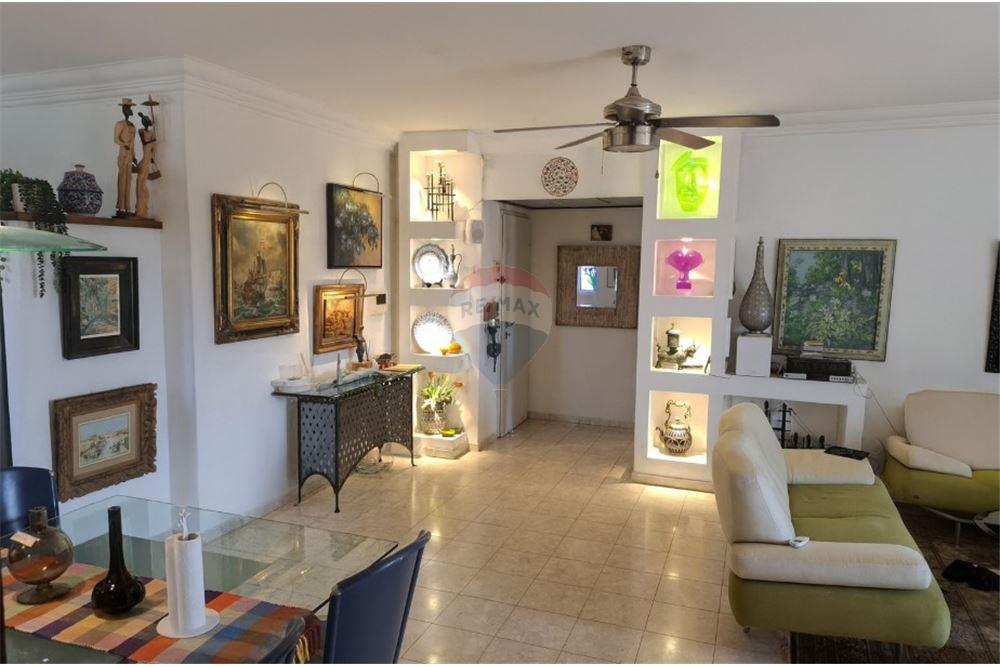 Apartment for Sale in Tel Aviv - Image 2