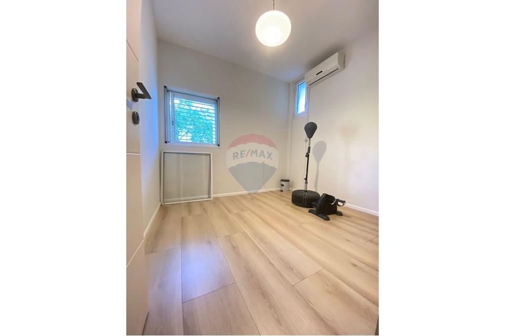 Apartment for Sale in Kfar Saba - Image 5