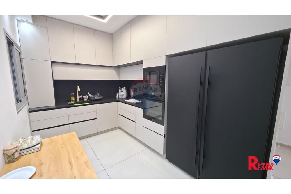 Apartment for Sale in Rishon LeZion - Image 3