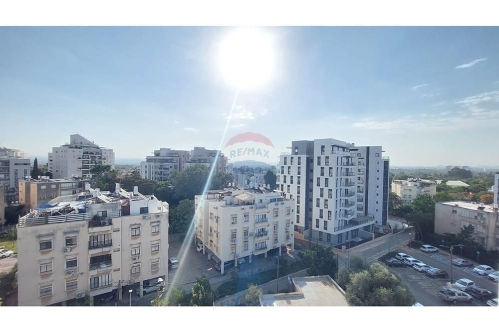 Apartment for Sale in Hod HaSharon - Image 3