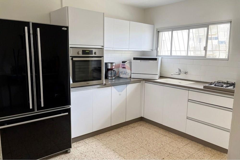 Apartment for Sale in Ganei Tikva - Image 6