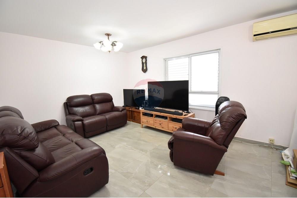 Apartment for Sale in קרית גת - Image 2