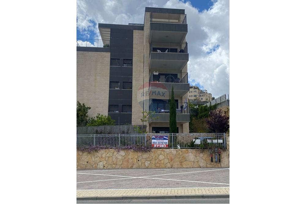 Apartment for Sale in צור הדסה - Image 2