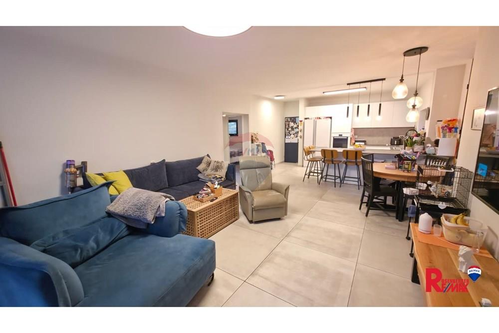 Apartment for Sale in Rishon LeZion - Image 2