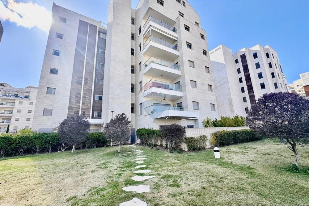 Apartment for Sale in Ra'anana - Image 7