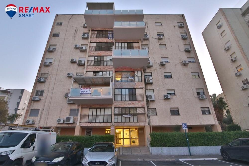 Apartment for Sale in Kiryat Yam - Image 3