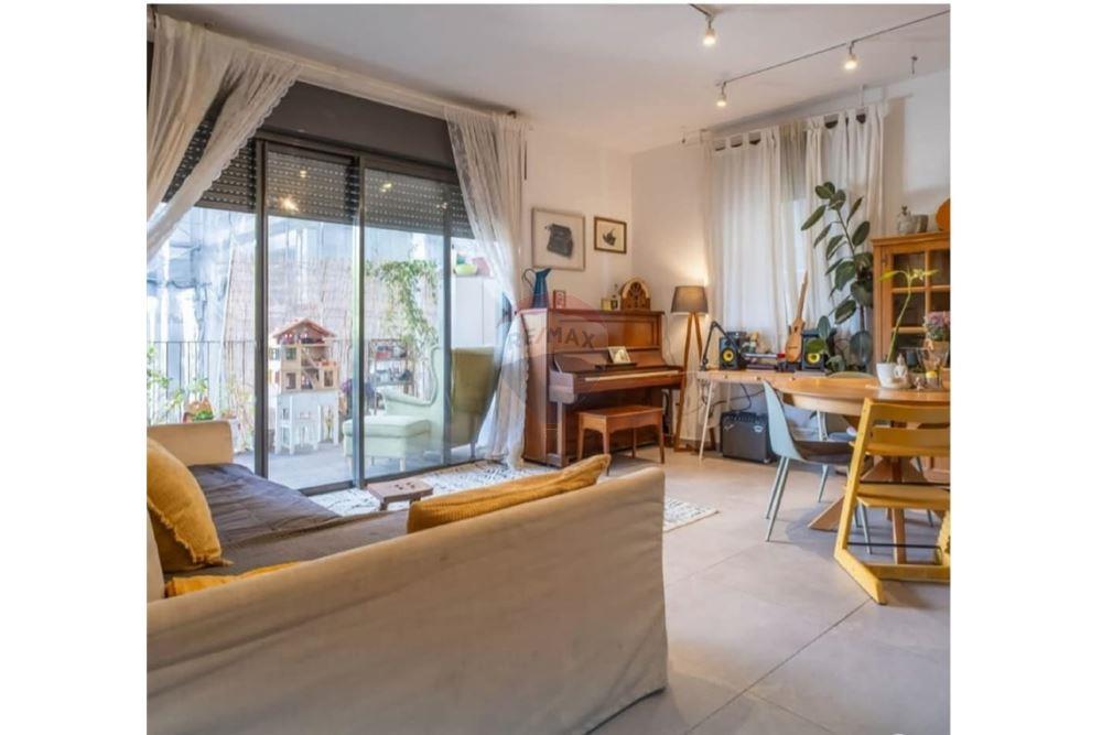 Apartment for Sale in Tel Aviv - Image 1