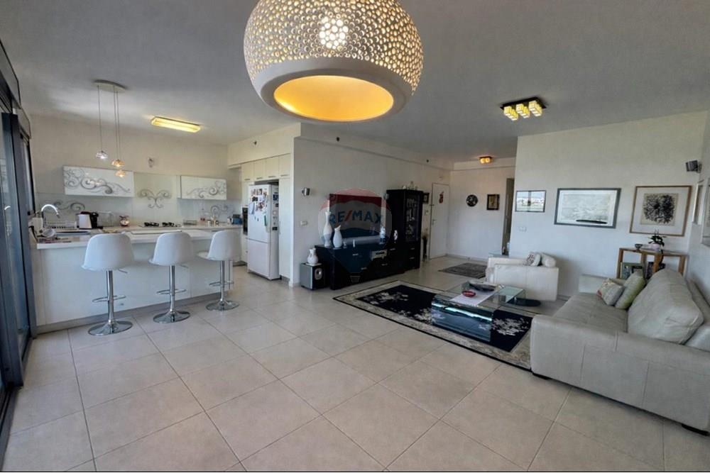 Apartment for Sale in Hod HaSharon - Image 2