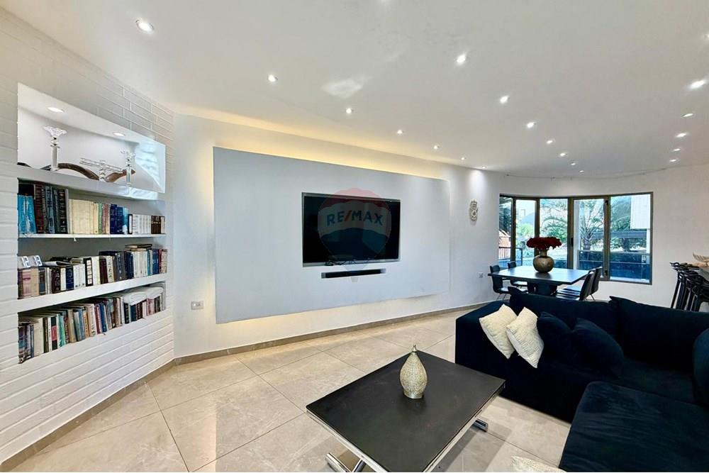 House for Sale in Netanya - Image 2
