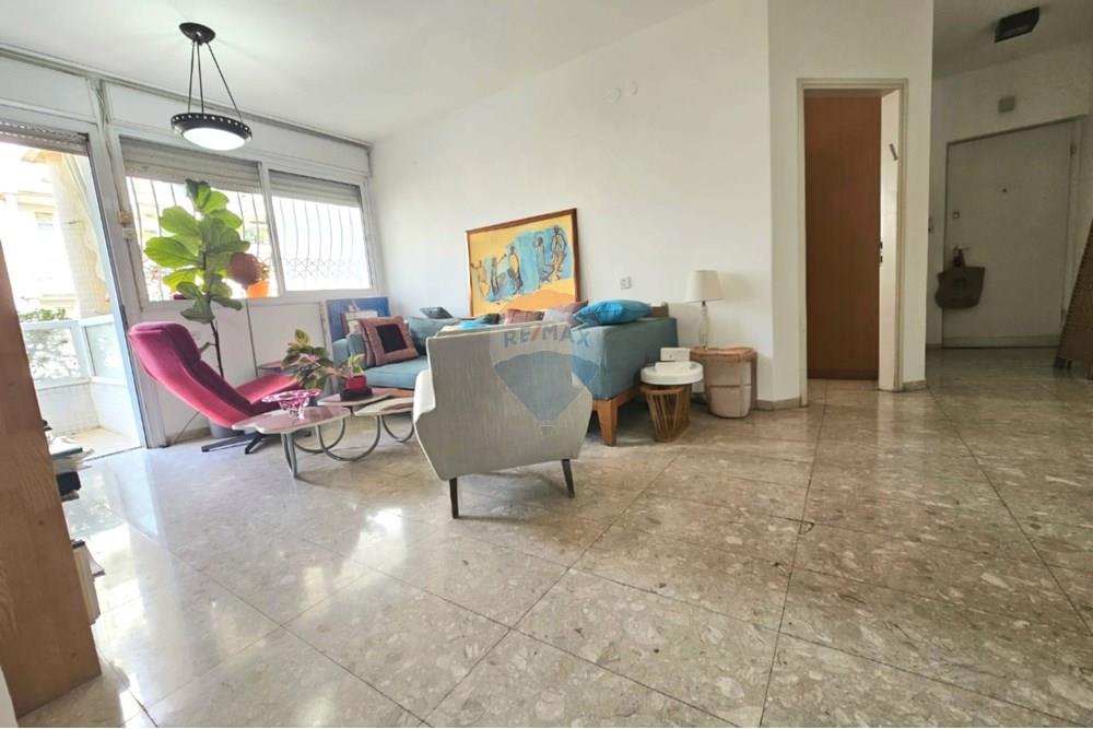 Apartment for Sale in Ramat Gan - Image 3