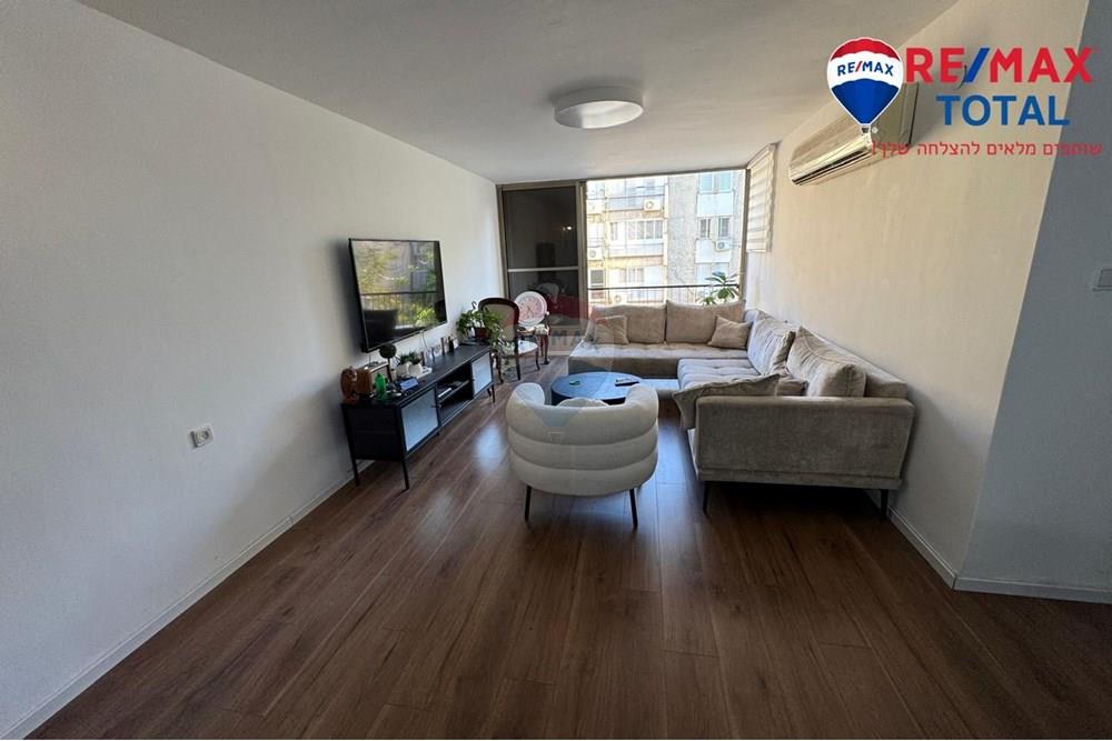 Apartment for Sale in Holon - Image 3