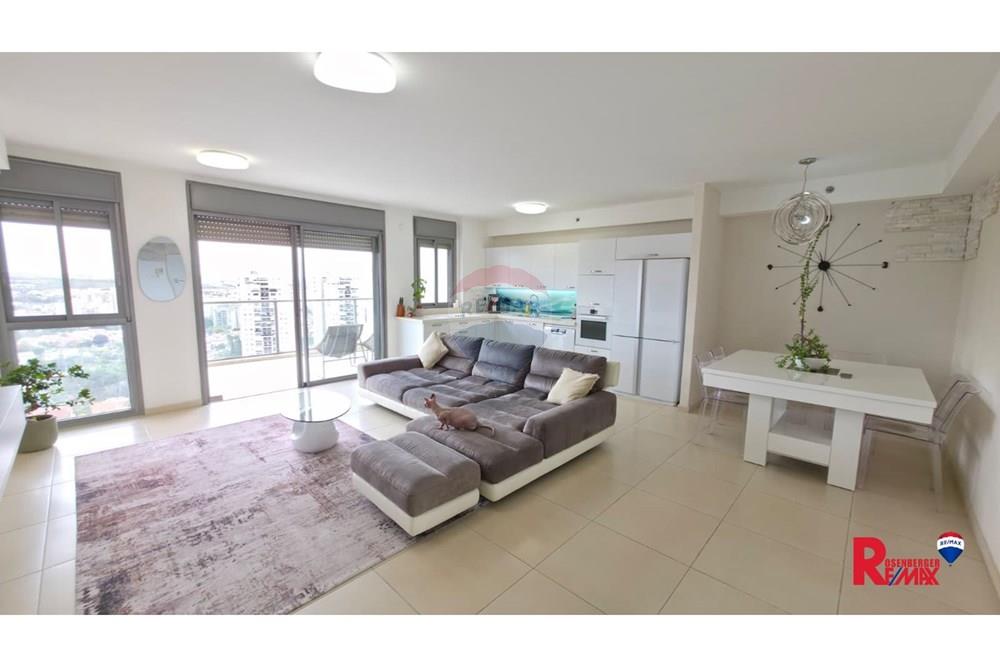 Apartment for Sale in Rishon LeZion - Image 2