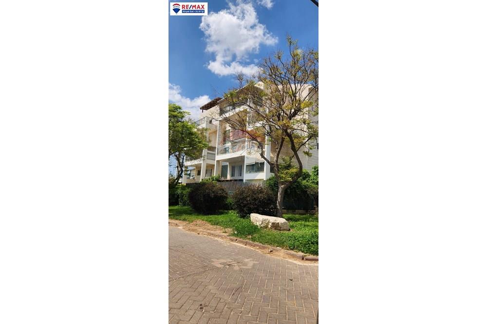 Apartment for Sale in קרית גת - Image 1