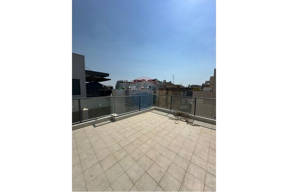 Apartment for Sale in Rishon LeZion - Image 2