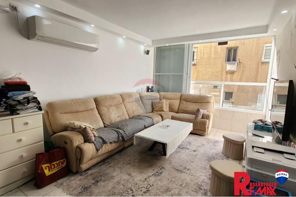 Apartment for Sale in Bat Yam - Image 2