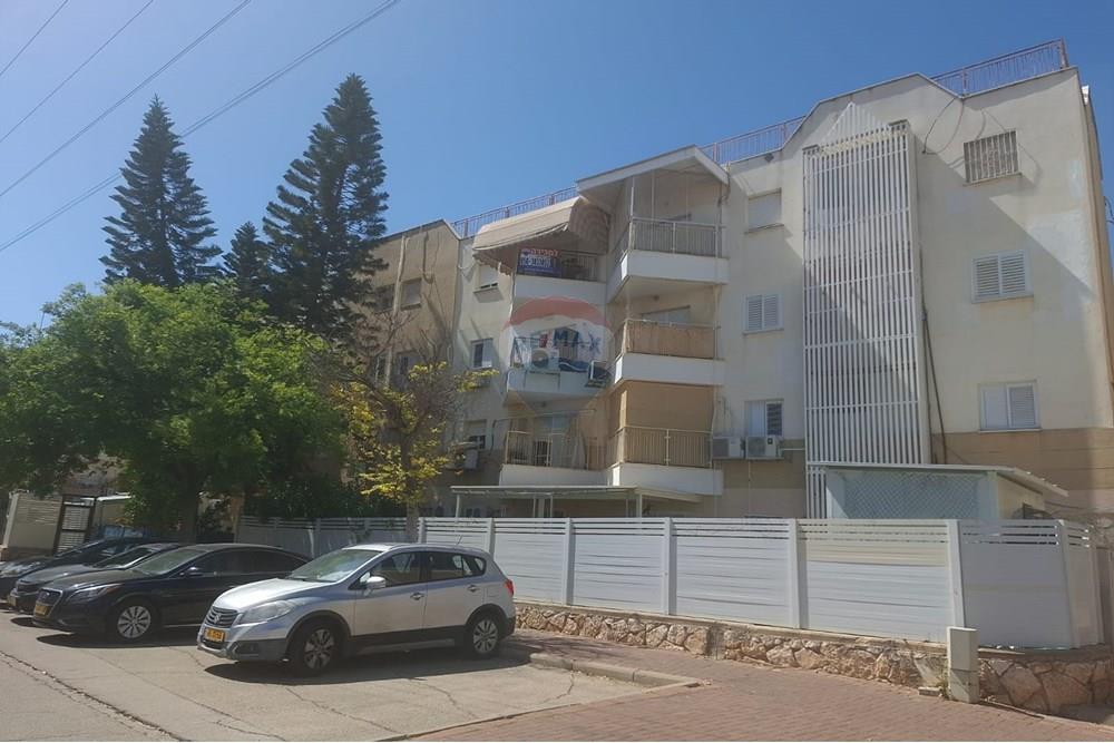 Apartment for Sale in קרית גת - Image 1