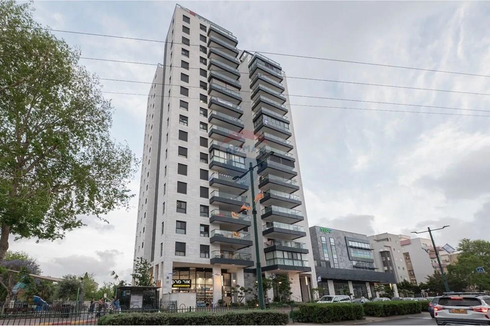 Apartment for Sale in Netanya - Image 1