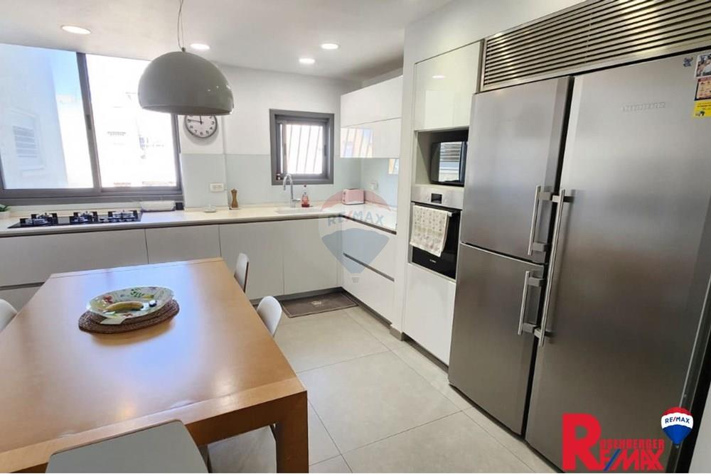 Apartment for Sale in Holon - Image 4
