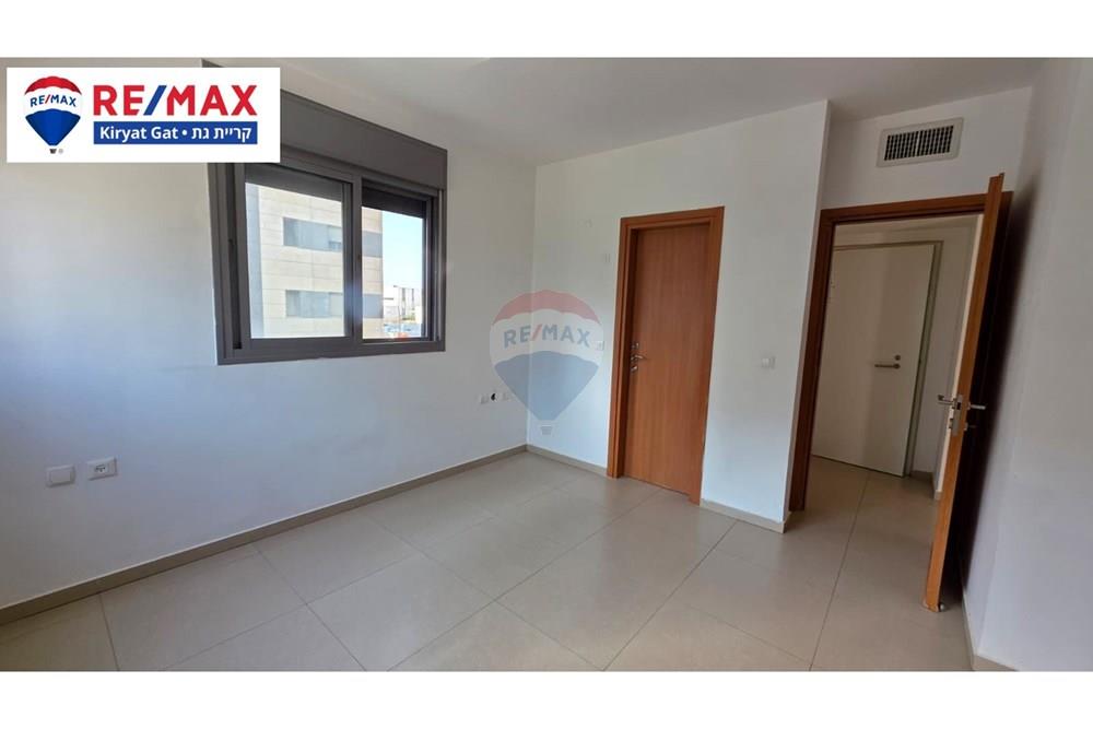 Apartment for Sale in קרית גת - Image 4