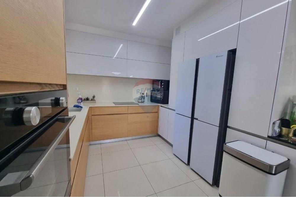 Apartment for Sale in קרית מוצקין - Image 6