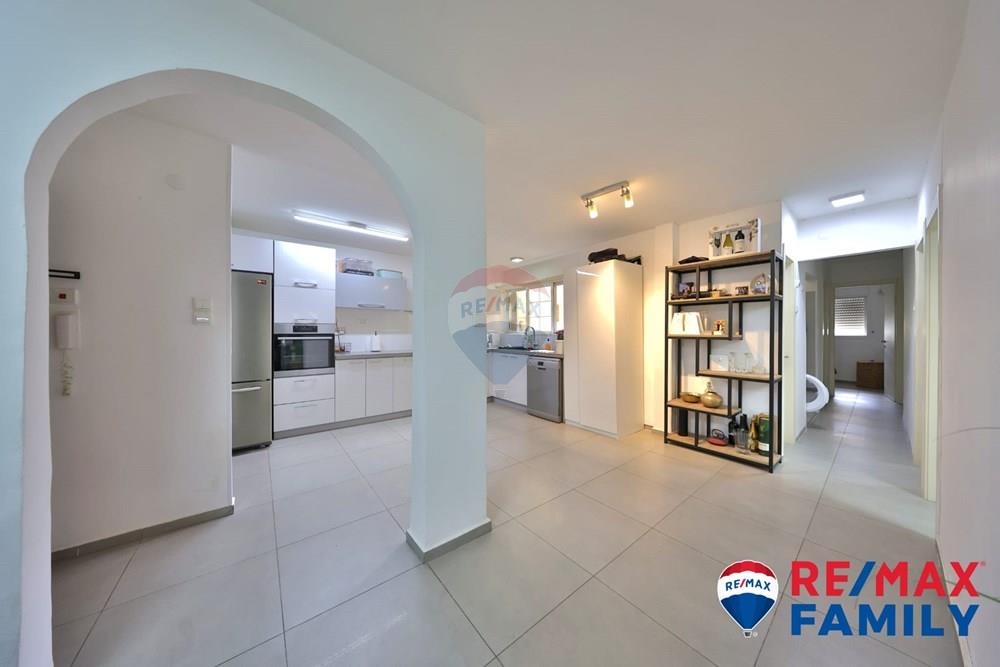Apartment for Sale in קרית מוצקין - Image 4