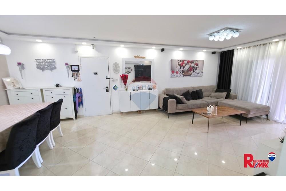Apartment for Sale in Rishon LeZion - Image 2