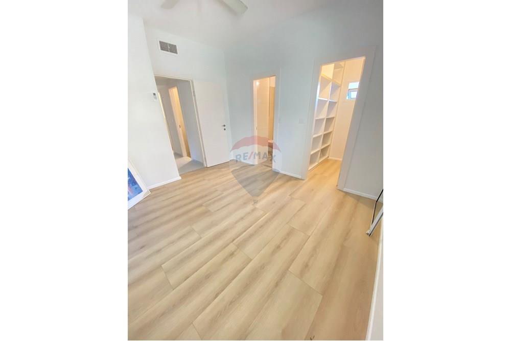 Apartment for Sale in Kfar Saba - Image 3