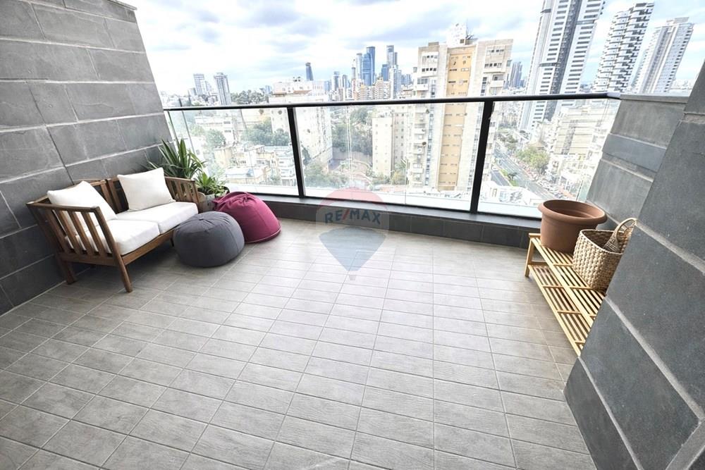 Apartment for Sale in Ramat Gan - Image 2