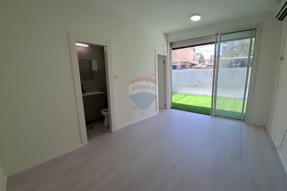 Apartment for Sale in Holon - Image 3