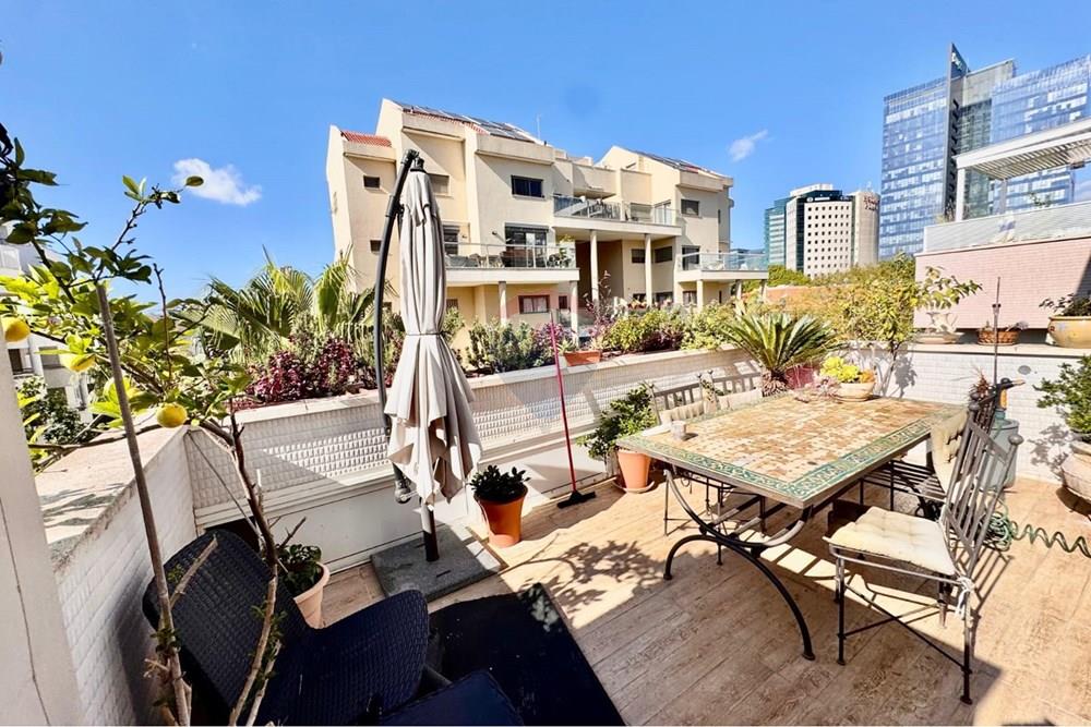 Apartment for Sale in Ra'anana - Image 2