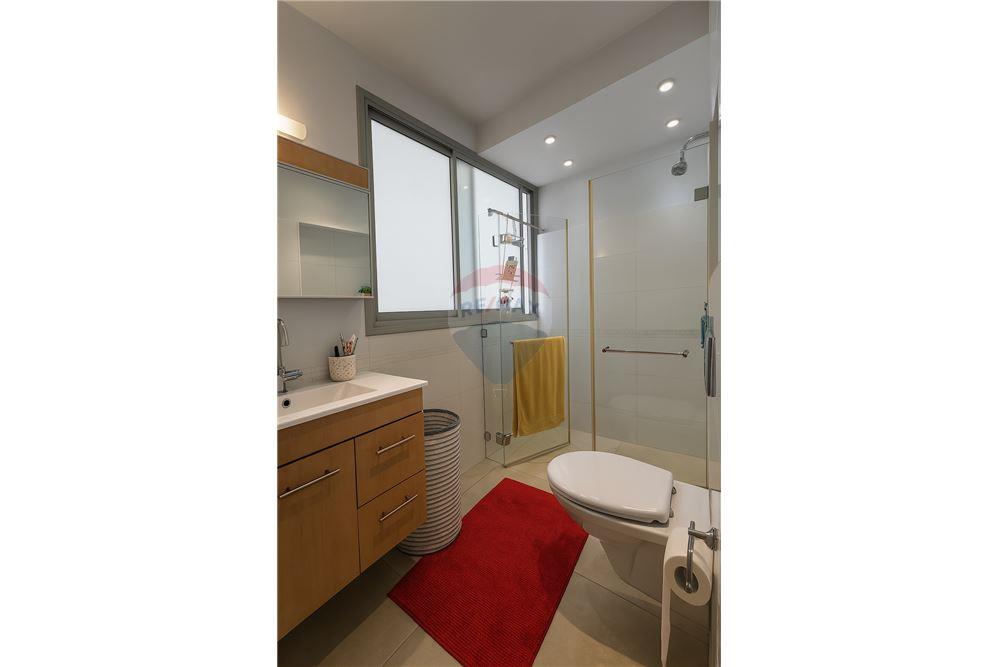 Apartment for Sale in Tel Aviv - Image 4