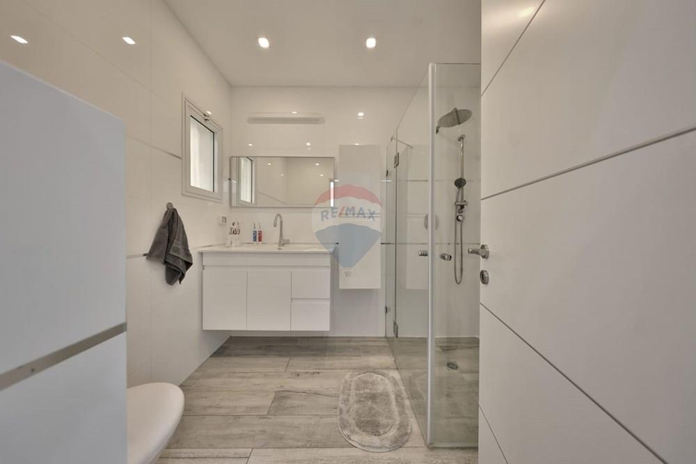 Apartment for Sale in קרית מוצקין - Image 4
