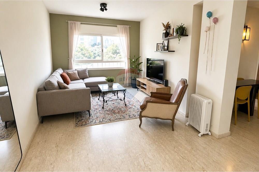 Apartment for Sale in Givatayim - Image 1