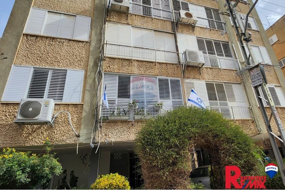 Apartment for Sale in Holon - Image 1