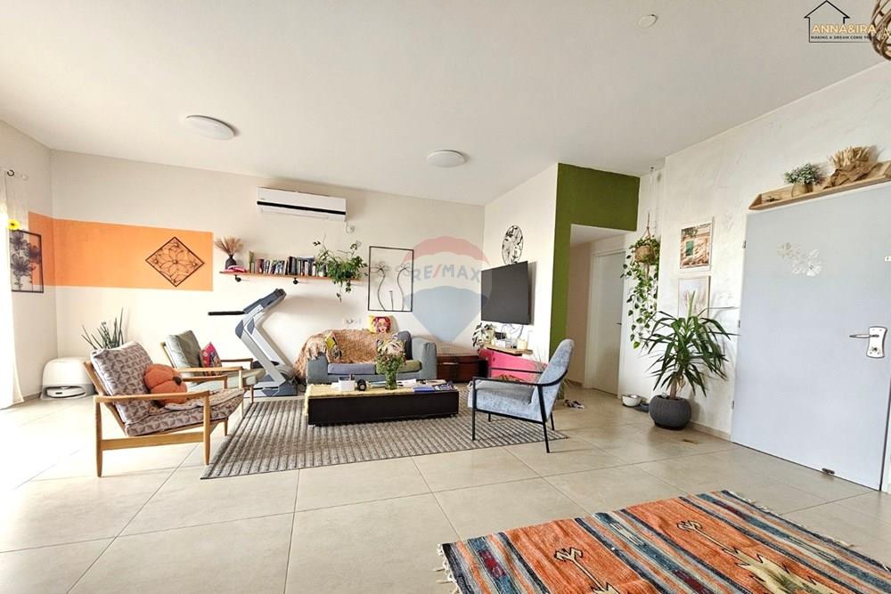 Apartment for Sale in מעלות - Image 2