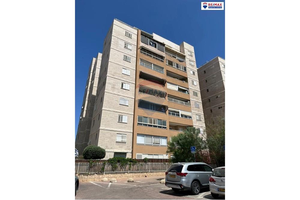 Apartment for Sale in קרית גת - Image 1