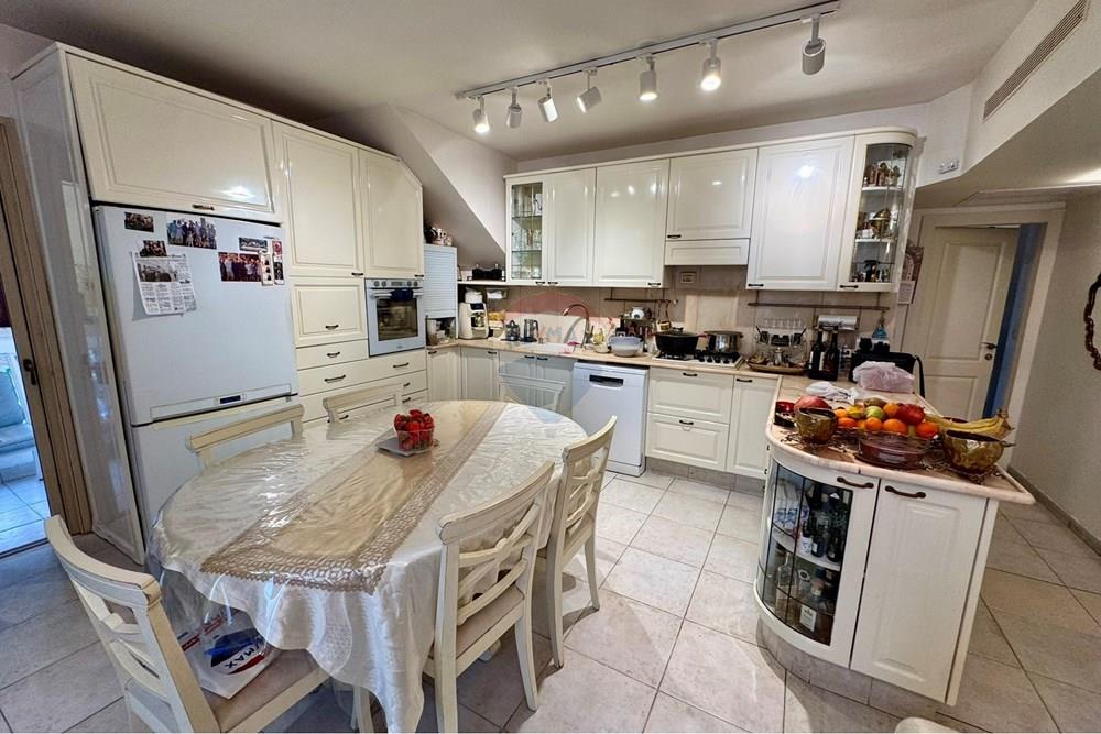 Apartment for Sale in Tel Aviv - Image 5