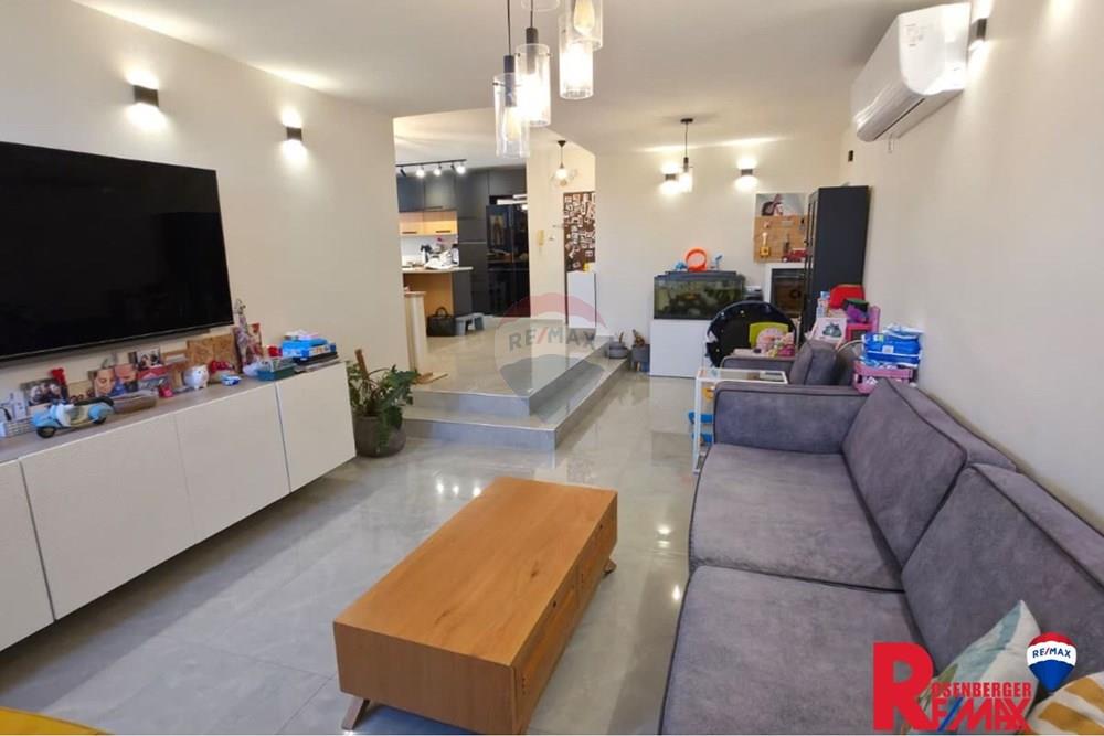Apartment for Sale in Rishon LeZion - Image 1