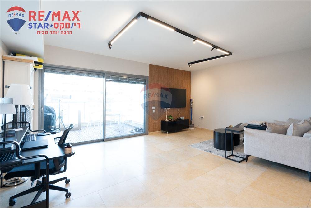 Apartment for Sale in Herzliya - Image 2
