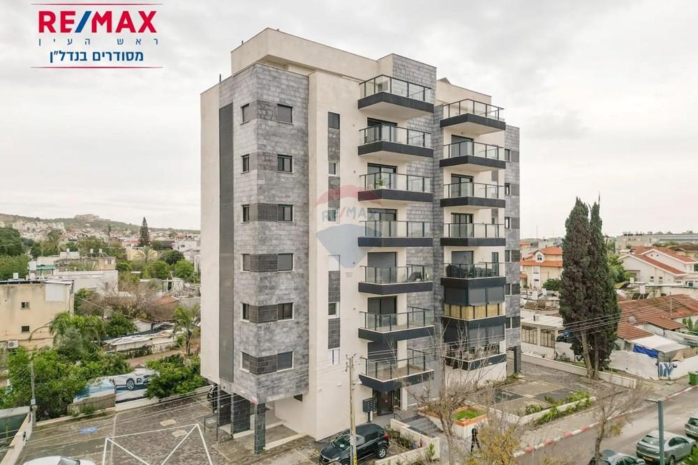 Apartment for Sale in ראש העין - Image 4