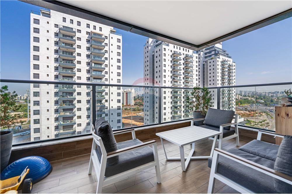 Apartment for Sale in קרית אונו - Image 4