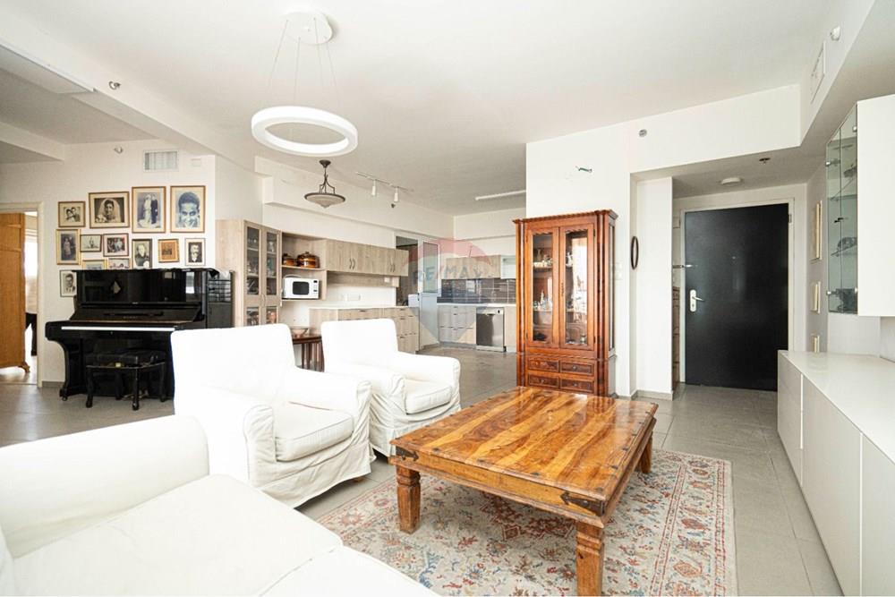 Apartment for Sale in Tel Aviv - Image 6