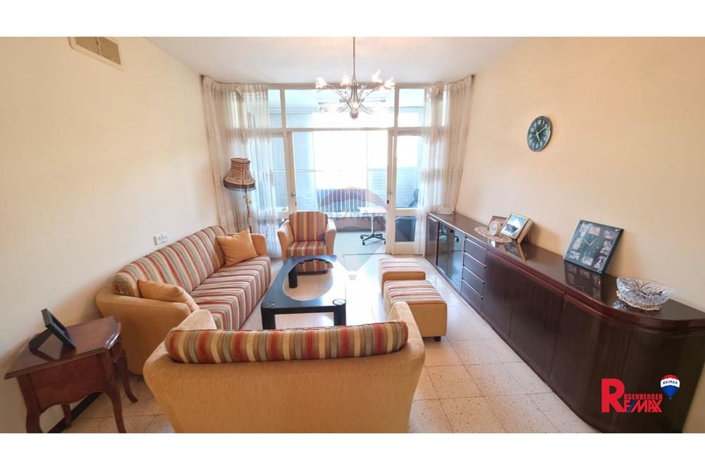 Apartment for Sale in Holon - Image 2